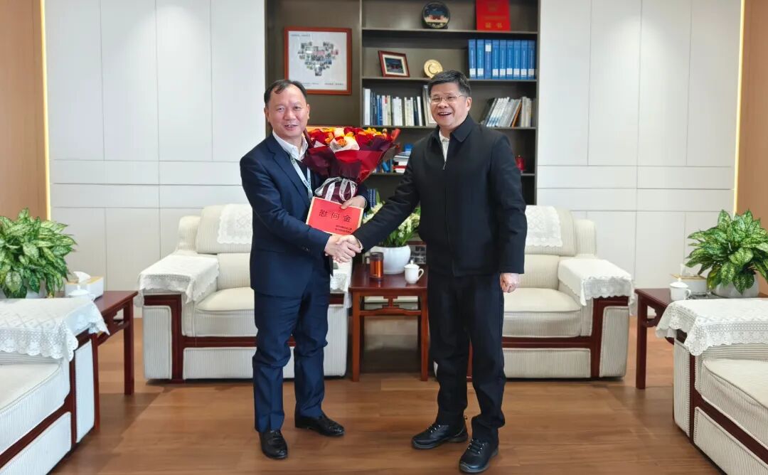 新春送暖 情系人才｜南宁高新区领导莅临德信官方网址开展新春慰问